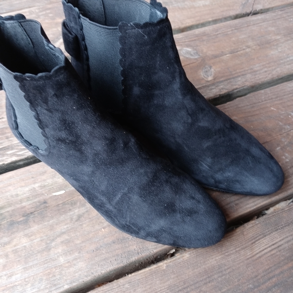 Kate Spade Black pull on Ankle Boots Suede Womens Shoes Size 6B. 188pem